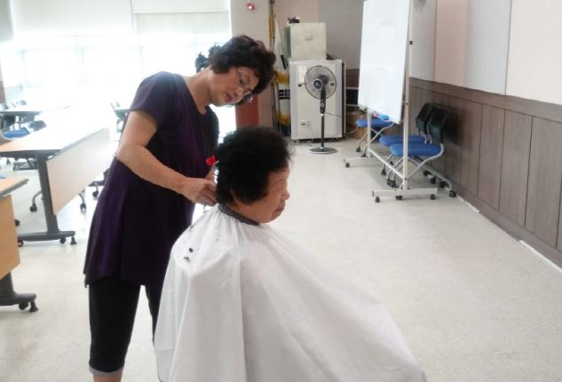 8월 관내 이미용봉사1.JPG
